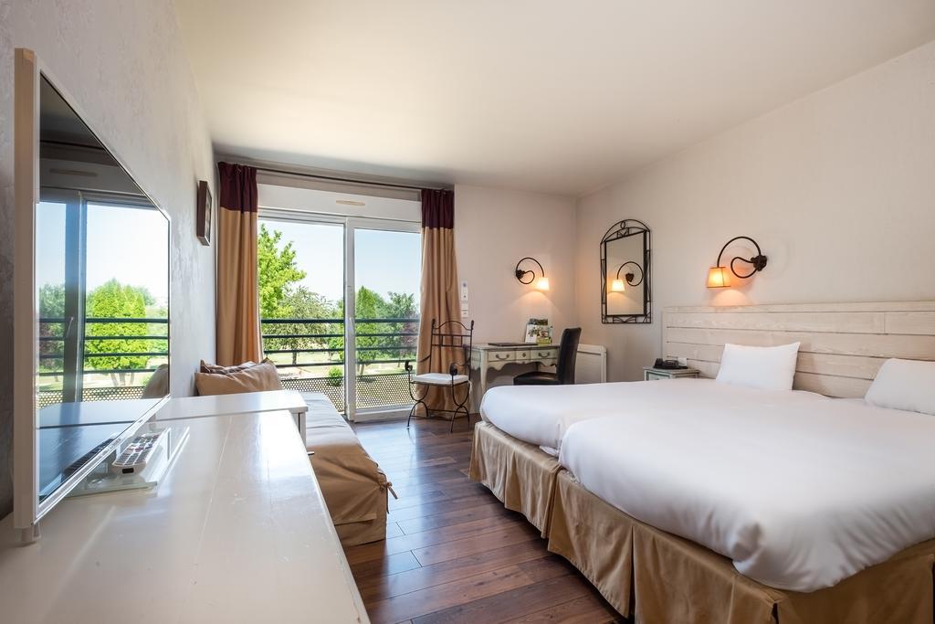 Logis L'Ermitage Hotel & Restaurant Saulges Exterior photo